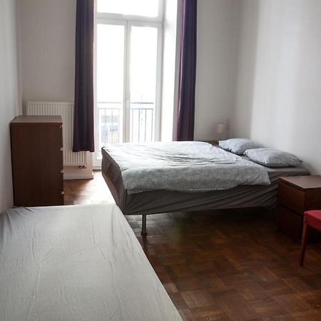 2B Pechackova Family Apartment With Balcony By The River 布拉格 外观 照片