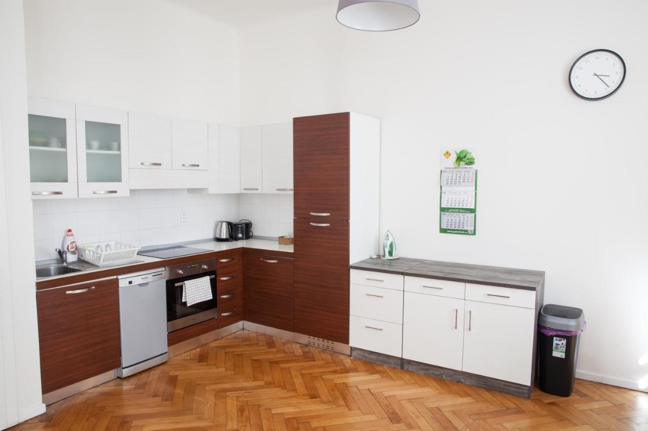 2B Pechackova Family Apartment With Balcony By The River 布拉格 外观 照片
