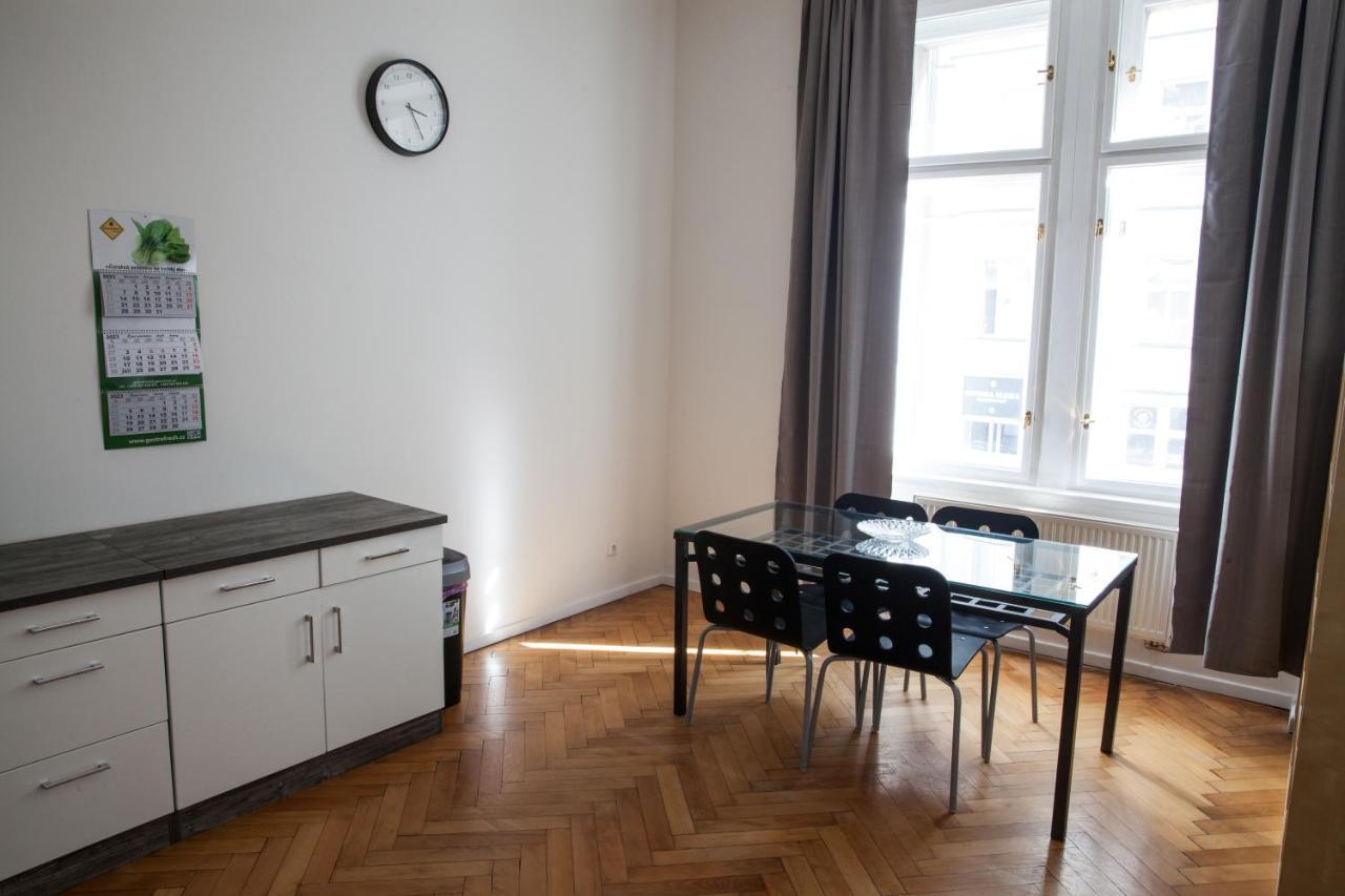 2B Pechackova Family Apartment With Balcony By The River 布拉格 外观 照片