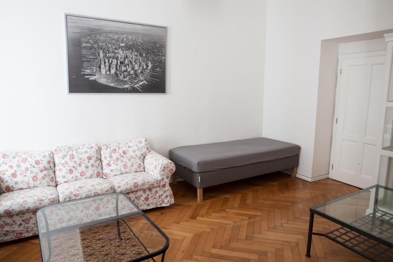 2B Pechackova Family Apartment With Balcony By The River 布拉格 外观 照片