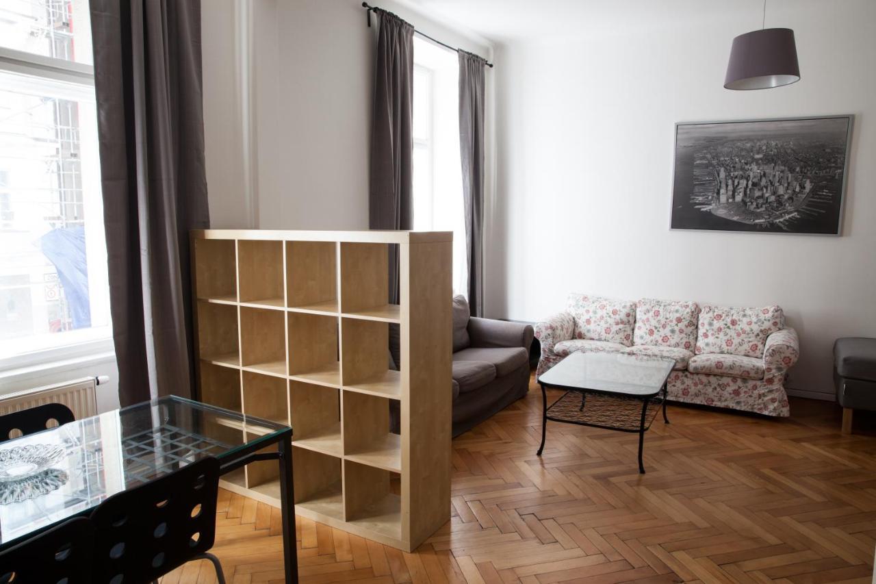 2B Pechackova Family Apartment With Balcony By The River 布拉格 外观 照片