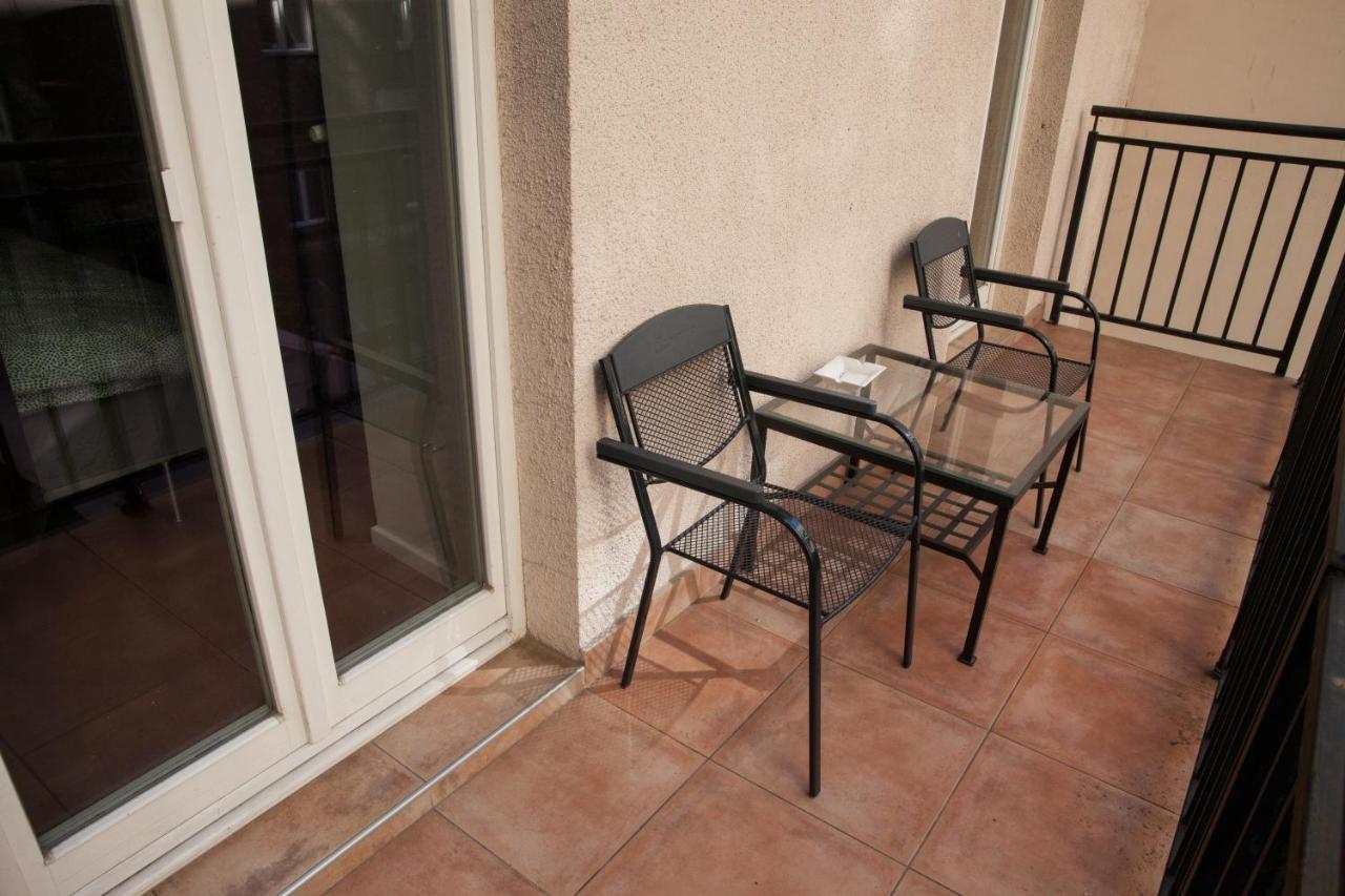 2B Pechackova Family Apartment With Balcony By The River 布拉格 外观 照片