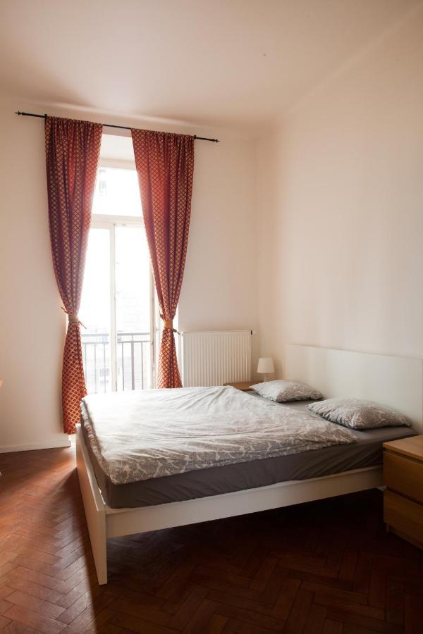 2B Pechackova Family Apartment With Balcony By The River 布拉格 外观 照片