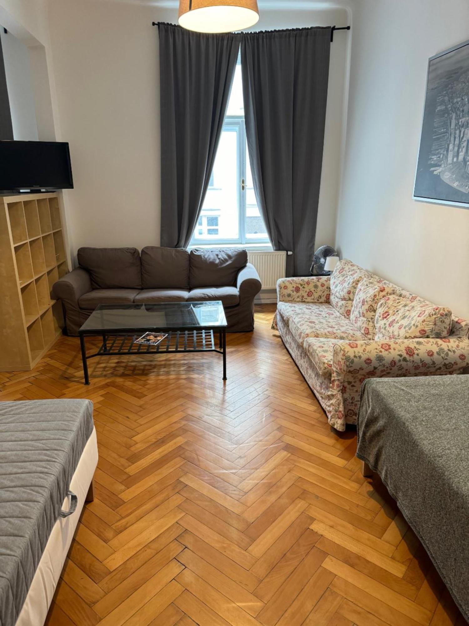2B Pechackova Family Apartment With Balcony By The River 布拉格 外观 照片